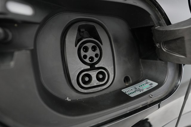2021 Volkswagen ID.4 — photo 8 of 21