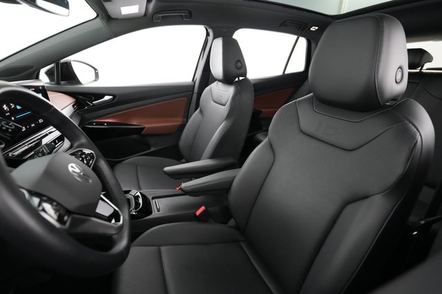 2021 Volkswagen ID.4 — photo 3 of 21