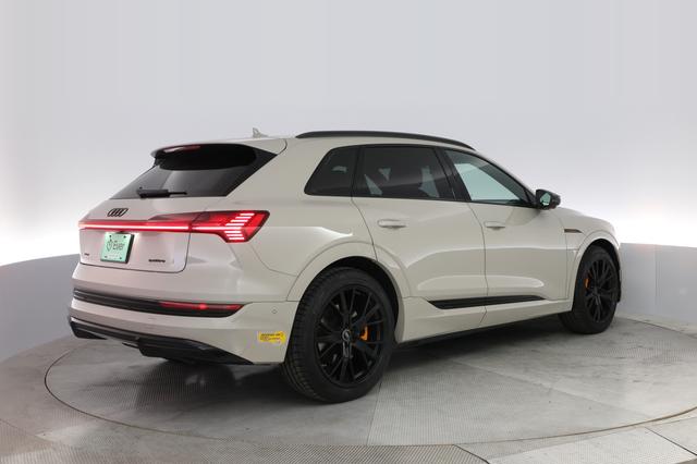 2022 Audi e-tron — photo 2 of 27