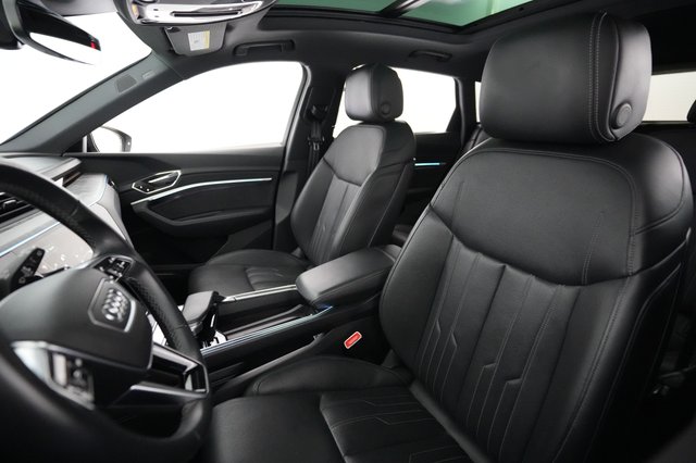 2022 Audi e-tron — photo 3 of 27