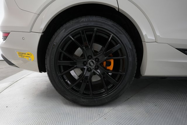 2022 Audi e-tron — photo 16 of 27