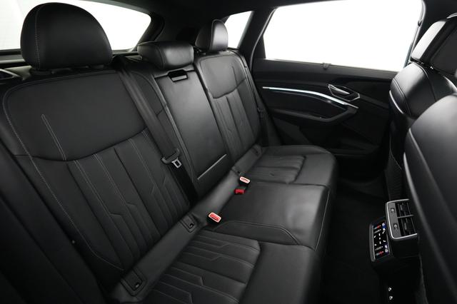 2022 Audi e-tron — photo 4 of 27