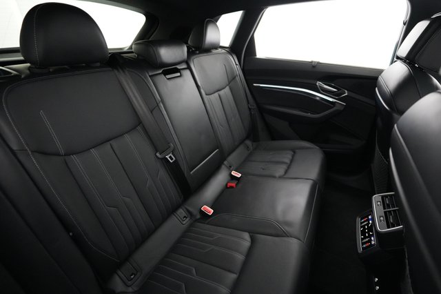 2022 Audi e-tron — photo 4 of 27