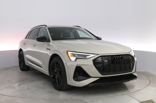 2022 Audi e-tron — photo 10 of 27