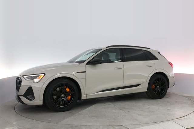 2022 Audi e-tron — photo 14 of 27