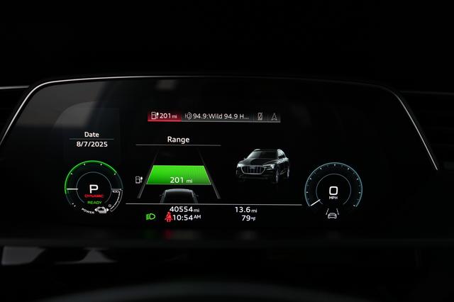 2022 Audi e-tron — photo 5 of 27