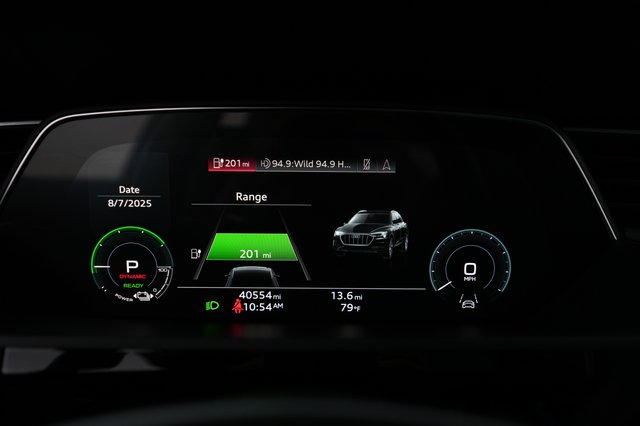 2022 Audi e-tron — photo 5 of 27