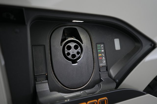 2022 Audi e-tron — photo 24 of 27