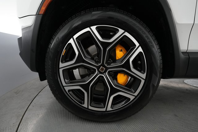2022 Rivian R1S — photo 16 of 23