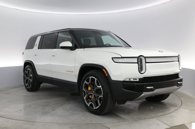 2022 Rivian R1S — photo 10 of 23