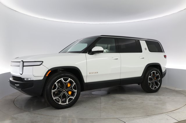 2022 Rivian R1S — photo 14 of 23