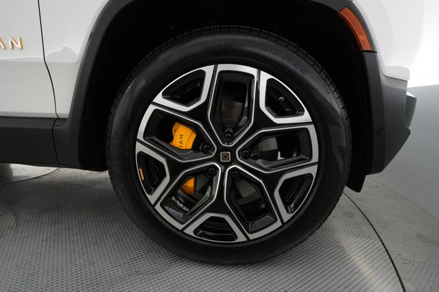 2022 Rivian R1S