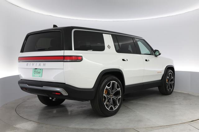 2022 Rivian R1S