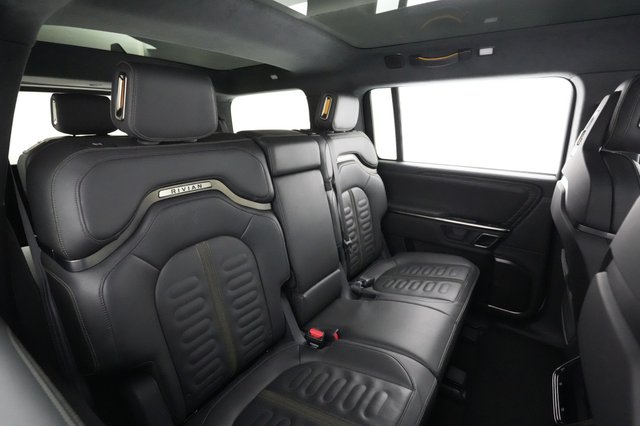 2022 Rivian R1S — photo 4 of 23