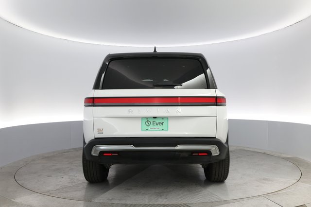 2022 Rivian R1S — photo 12 of 23