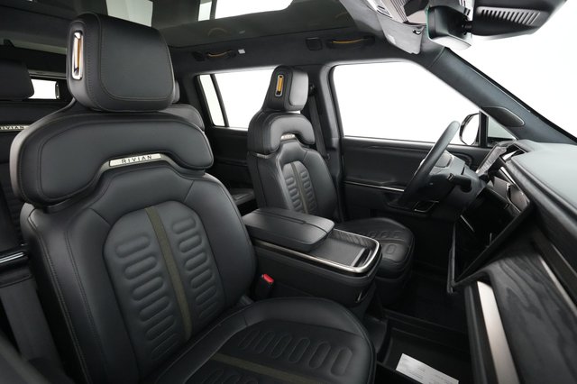 2022 Rivian R1S — photo 19 of 23