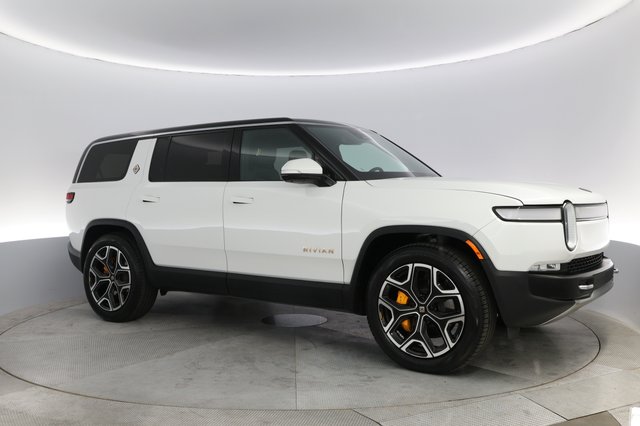 2022 Rivian R1S — photo 11 of 23