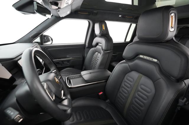 2022 Rivian R1S