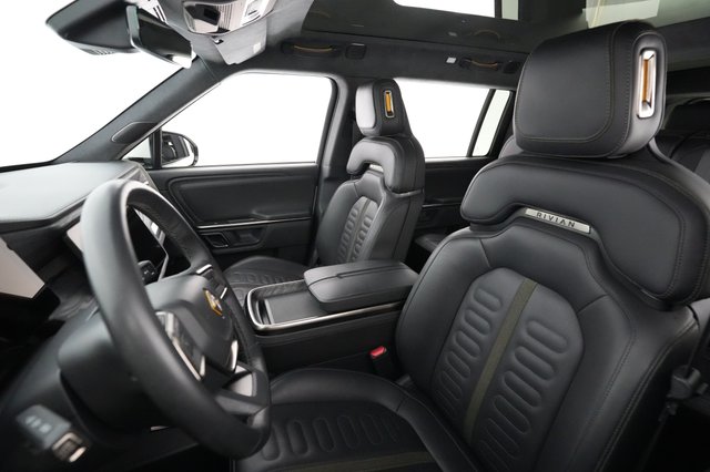 2022 Rivian R1S — photo 3 of 23