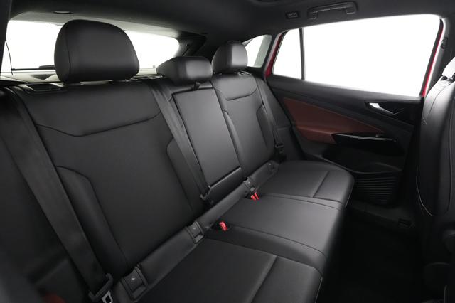 2022 Volkswagen ID.4 — photo 4 of 22