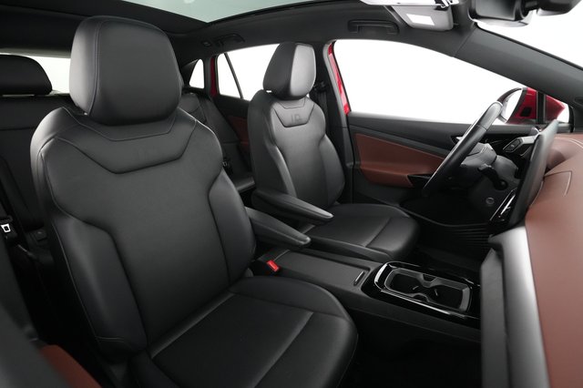 2022 Volkswagen ID.4 — photo 18 of 22