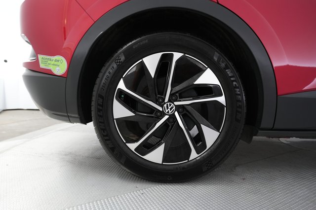 2022 Volkswagen ID.4 — photo 17 of 22