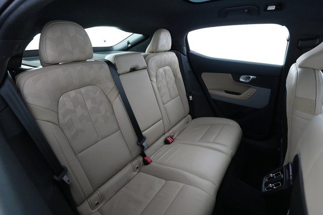 2022 Polestar 2 — photo 4 of 22