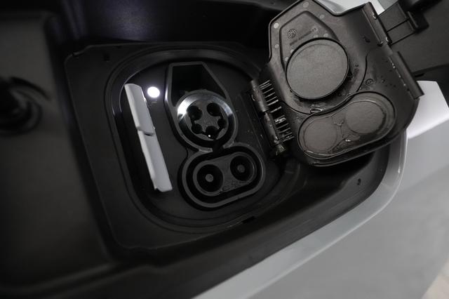 2024 BMW i4 — photo 8 of 23