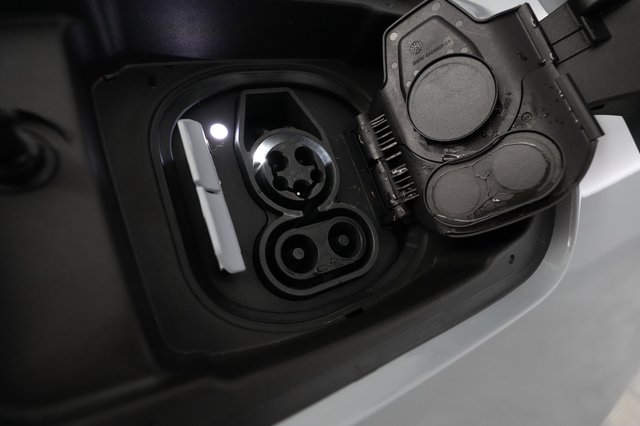2024 BMW i4 — photo 8 of 23