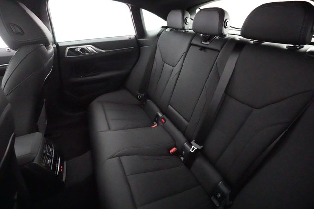 2024 BMW i4 — photo 18 of 23