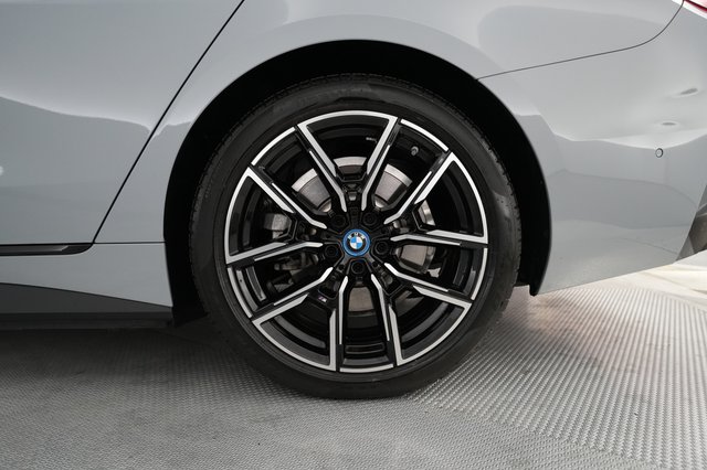 2024 BMW i4 — photo 17 of 23