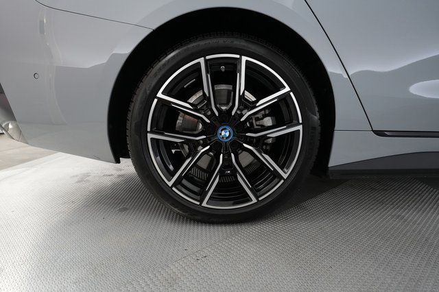 2024 BMW i4 — photo 16 of 23