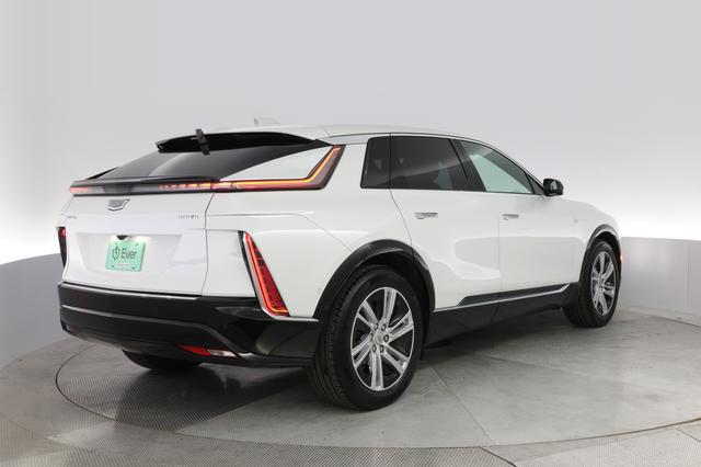 2024 Cadillac Lyriq — photo 2 of 22