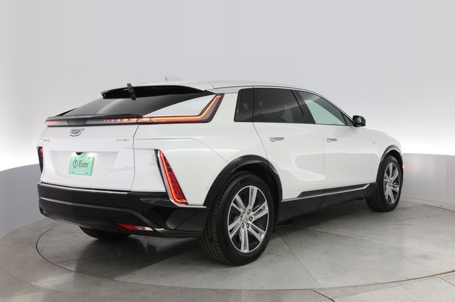 2024 Cadillac Lyriq — photo 2 of 22
