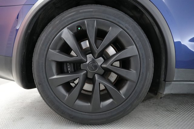 2022 Tesla Model X — photo 7 of 23