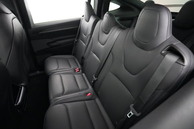 2022 Tesla Model X — photo 19 of 23