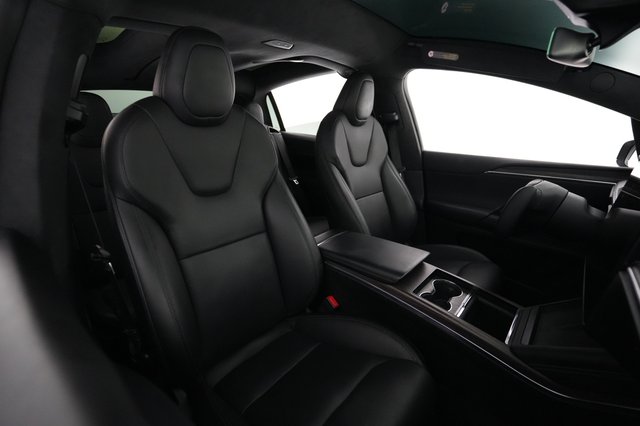 2022 Tesla Model X — photo 18 of 23