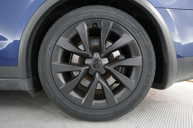 2022 Tesla Model X — photo 15 of 23