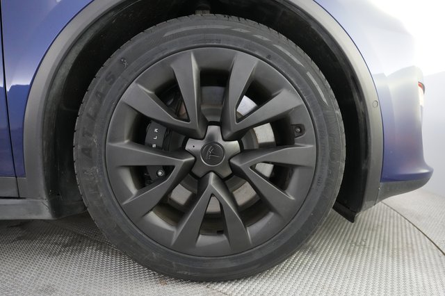 2022 Tesla Model X — photo 17 of 23