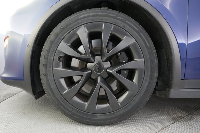 2022 Tesla Model X — photo 16 of 23