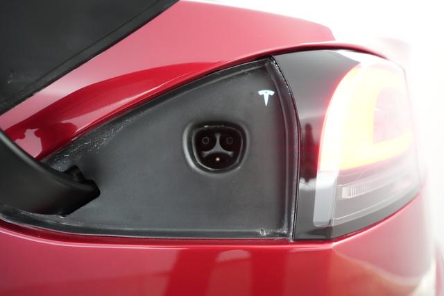 2022 Tesla Model S — photo 8 of 21