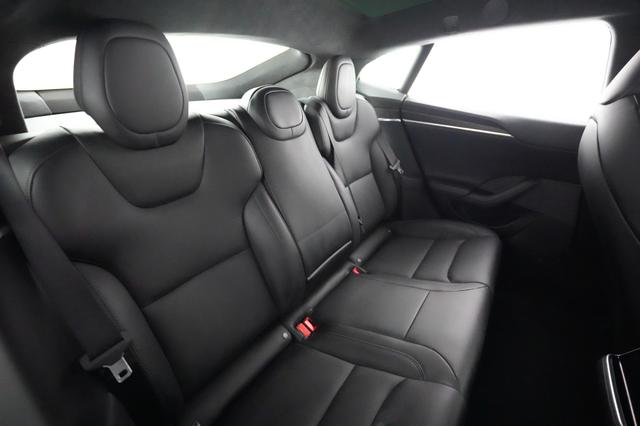 2022 Tesla Model S — photo 4 of 21