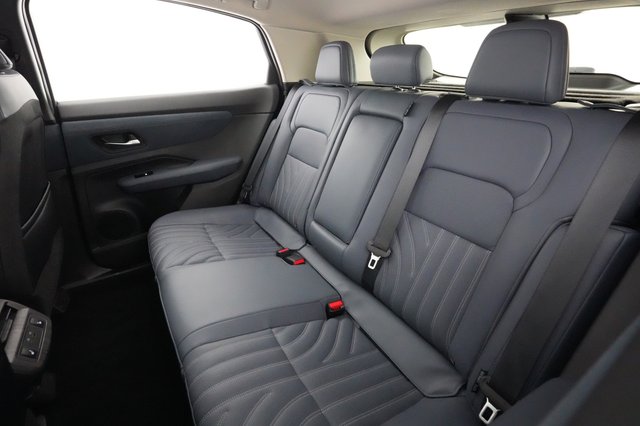 2023 Nissan Ariya — photo 18 of 23