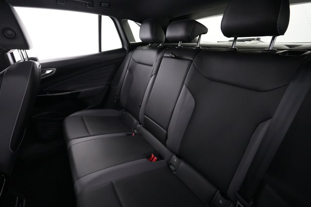 2023 Volkswagen ID.4 — photo 19 of 21