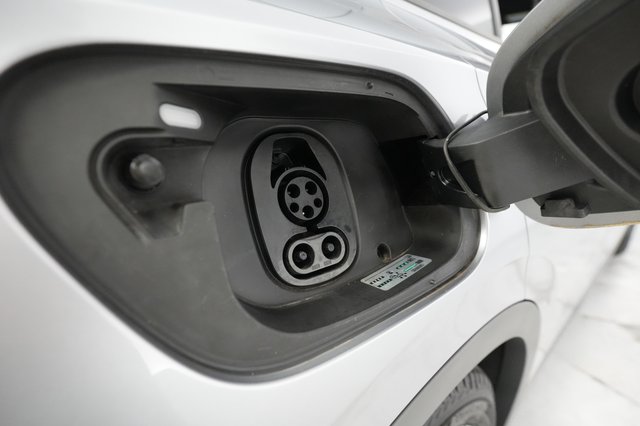 2023 Volkswagen ID.4 — photo 8 of 21
