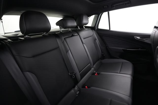 2023 Volkswagen ID.4 — photo 4 of 21