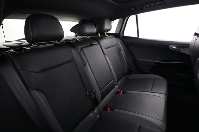 2023 Volkswagen ID.4 — photo 4 of 21