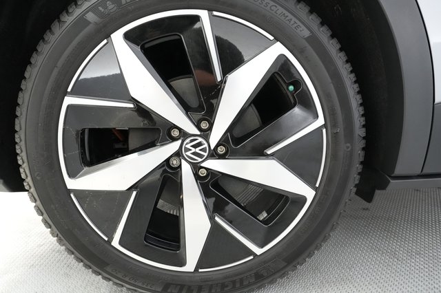 2023 Volkswagen ID.4 — photo 15 of 21