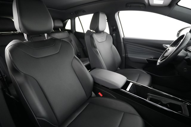2023 Volkswagen ID.4 — photo 3 of 21