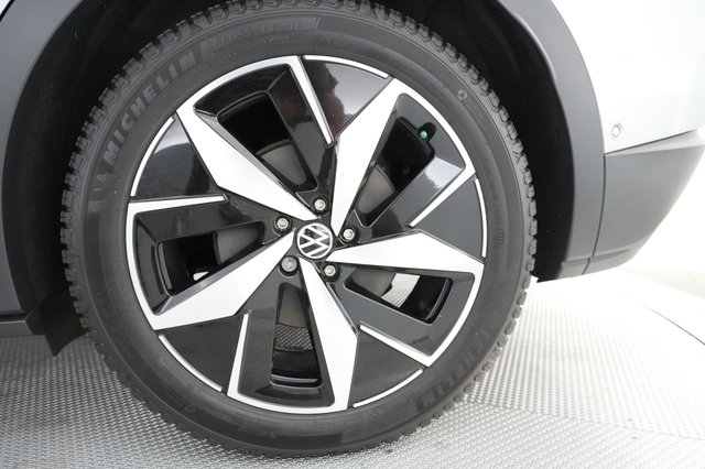 2023 Volkswagen ID.4 — photo 7 of 21